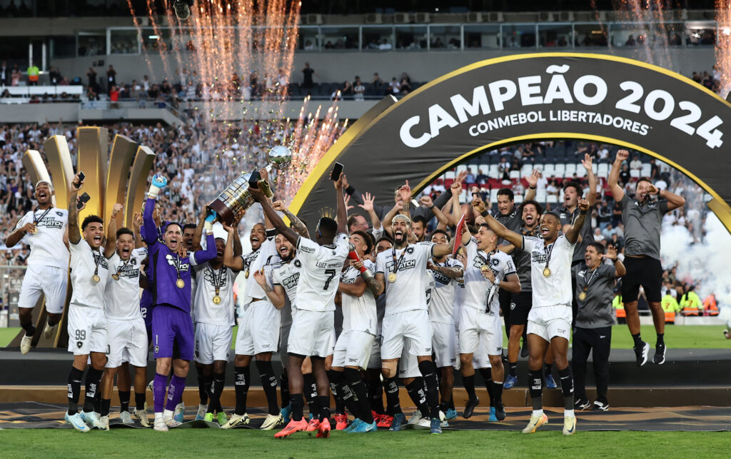 Botafogo conquista a Copa Libertadores em grande festa na Argentina