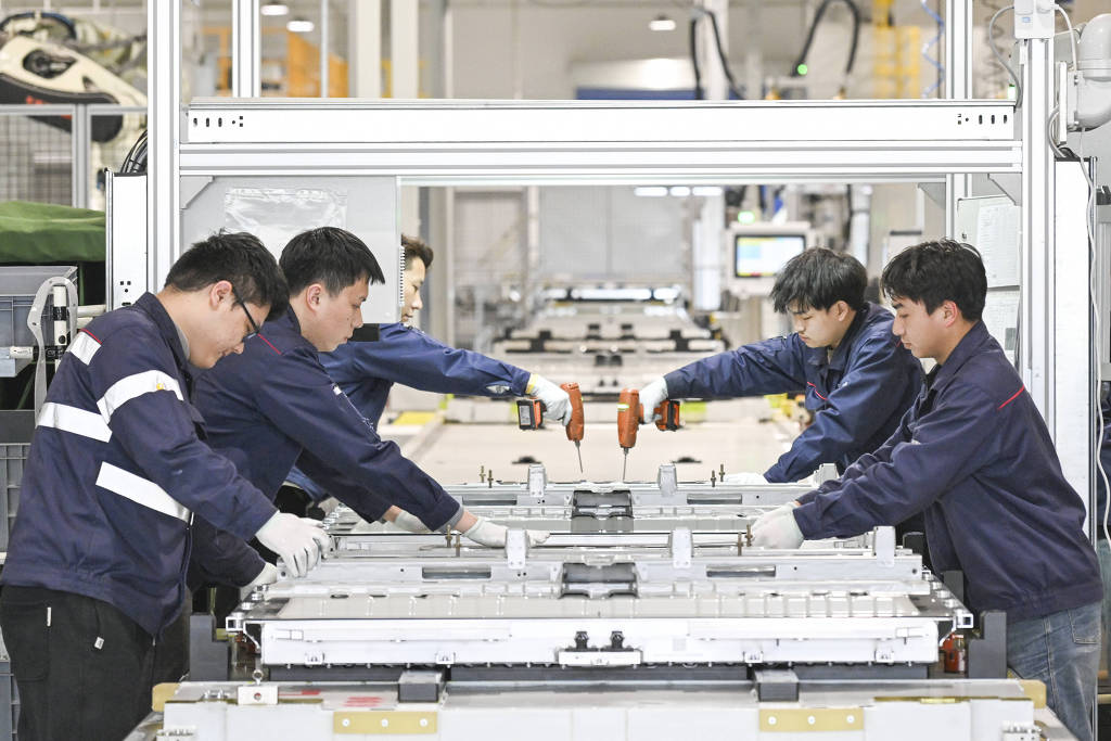 Fabricantes chinesas se preparam para leil�o de baterias no Brasil