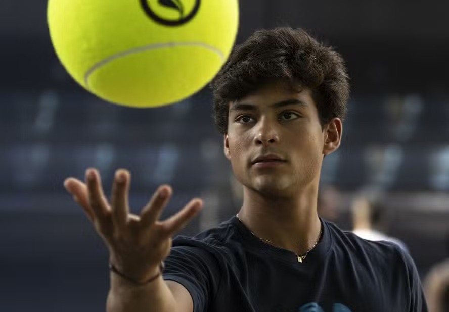 F� de Federer e Djoko, saiba quem � Guto Miguel, primeiro brasileiro campe�o juvenil de Roland Garros