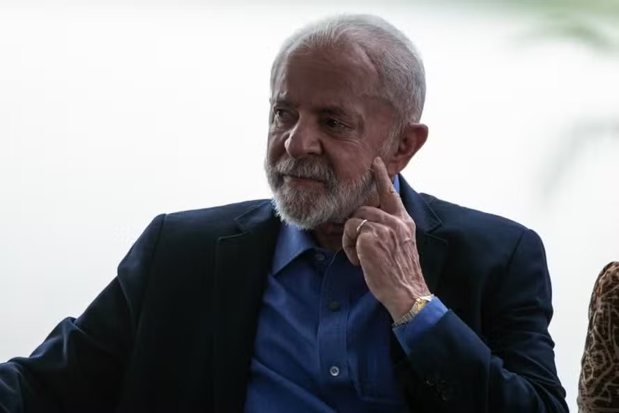 Lula ser o primeiro brasileiro desde Pedro II a ser homenageado na Academia Francesa em Paris