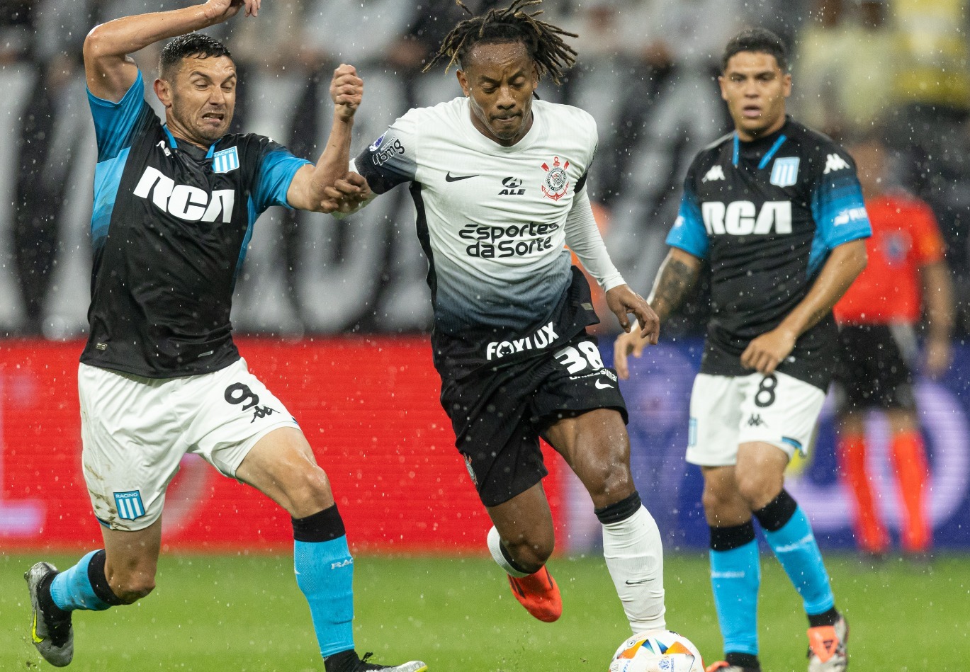 Corinthians e Cruzeiro empatam em seus estdios e tero que decidir Sul-Americana na Argentina