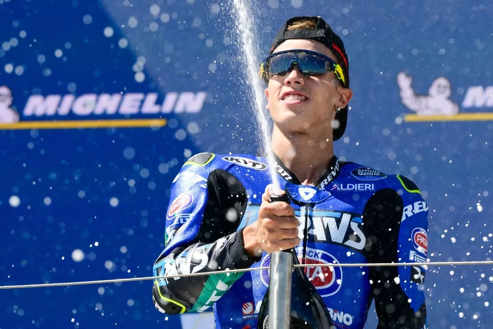 Diogo Moreira  campeo da Moto2 2025 e faz histria para o motociclismo brasileiro