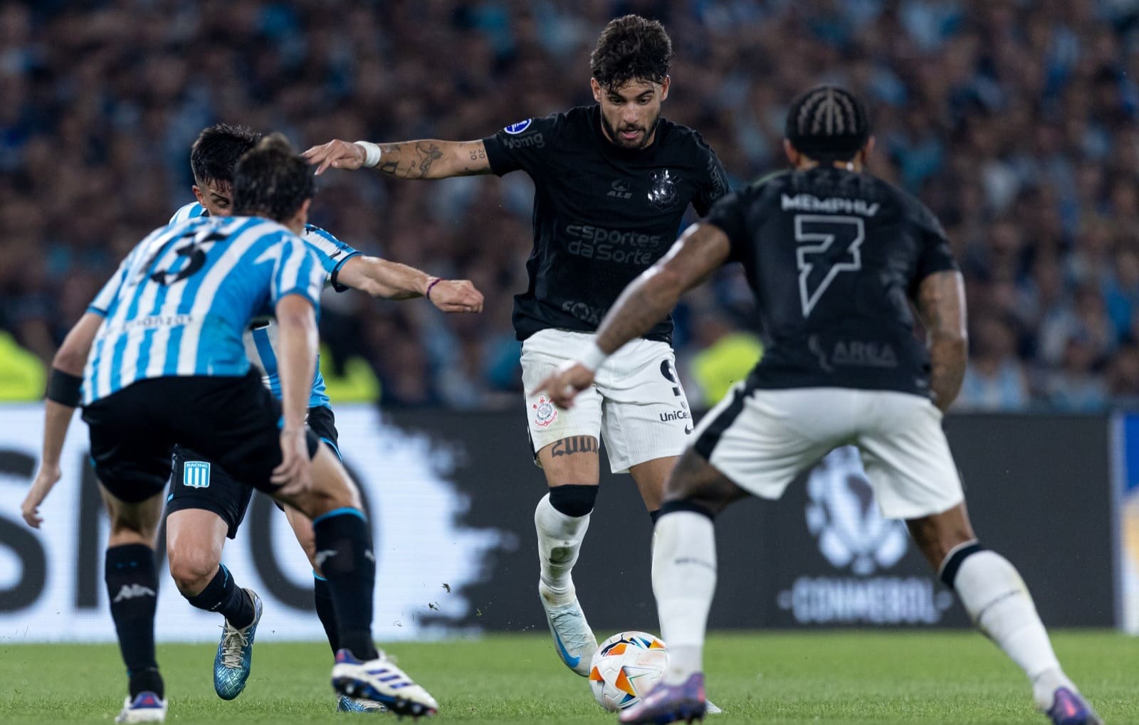 Racing elimina Corinthians e decide final da Sul-Americana com o Cruzeiro