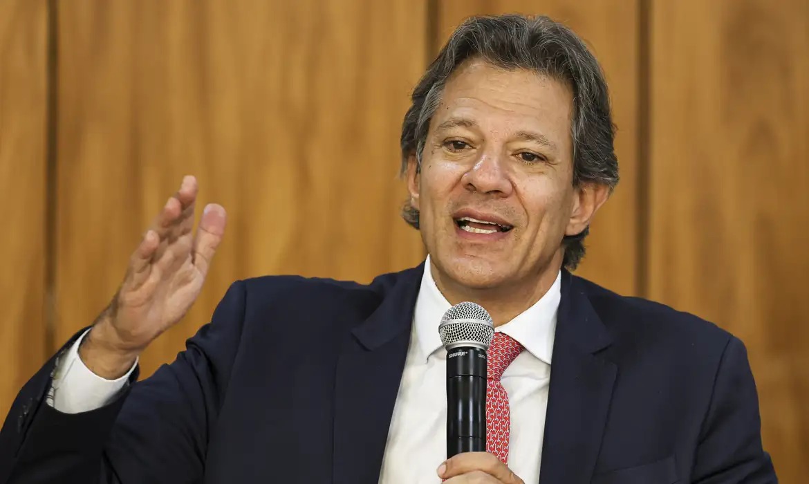 Haddad anuncia iseno de IR, em medida que deve beneficiar 36 milhes de brasileiros