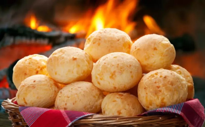 Po de queijo  eleito terceiro melhor caf da manh do mundo pelo Taste Atlas