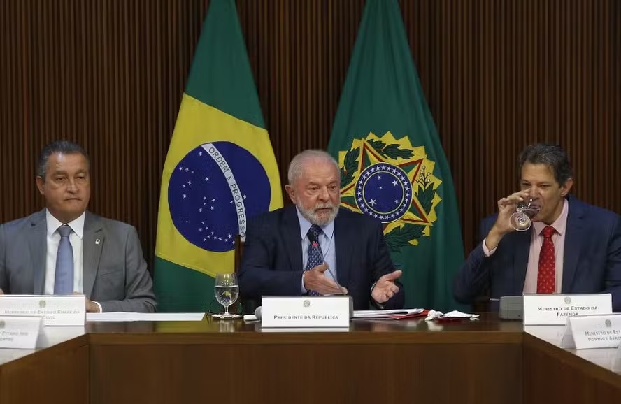 Fazenda avisou Casa Civil sobre IOF uma semana antes de anncio, e divergncia entre Haddad e Rui Costa escala