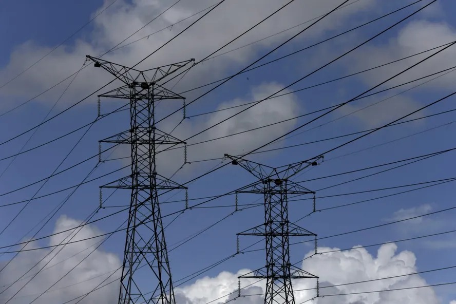 Consumidor paga custo das falhas de planejamento no setor elétrico