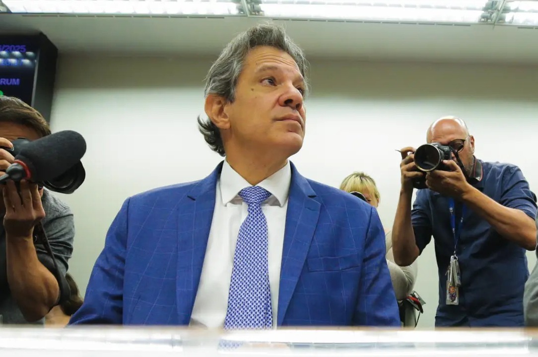 Em meio a dificuldades, Haddad enfrenta presso para ser candidato em 2026