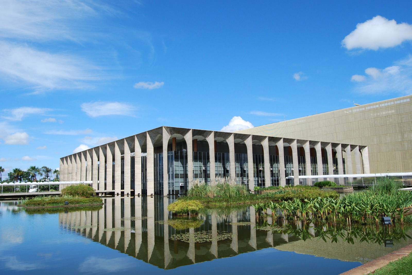 Itamaraty: institui��o amea�ada, por Rubens Barbosa