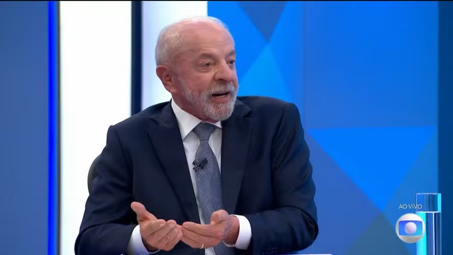 Com rua cheia e medidas, Lula n�o sai do lugar