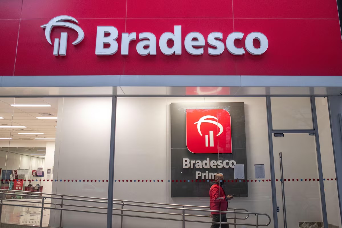 Bancos privados fecham 2 mil agências e cortam 14 mil vagas em um ano