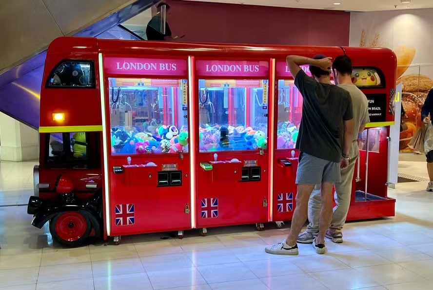 Entenda como funciona o esquema de fraude nas mquinas de bichos de pelcia adulteradas por organizaes criminosas