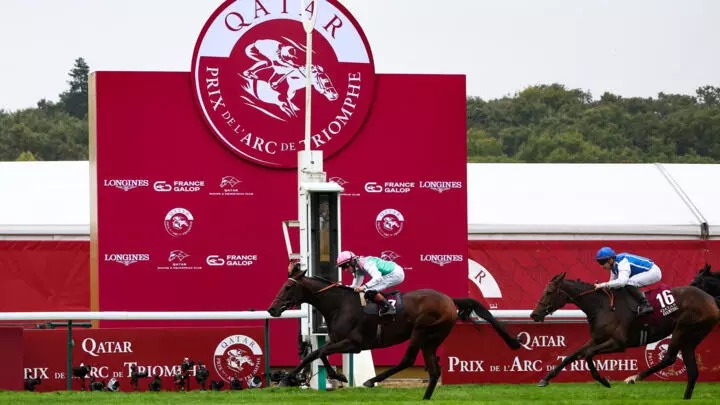 Bluestocking vence o Qatar Prix l'Arc de Triomphe para a Juddmonte Farms, em Longchamp