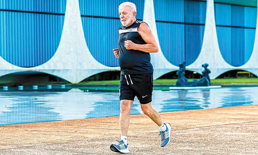 Malha��o, corrida e novas propostas: Lula modula estrat�gia para recha�ar ataques de Fl�vio Bolsonaro sobre idade