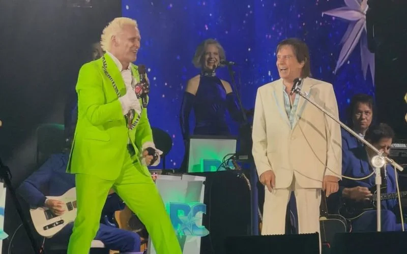 Supla faz dueto com Roberto Carlos no especial de fim de ano do rei na Globo