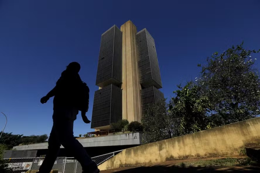 BC mantm Selic em 15% e diz que manuteno por perodo 'bastante prolongado'  suficiente para alcanar meta de inflao