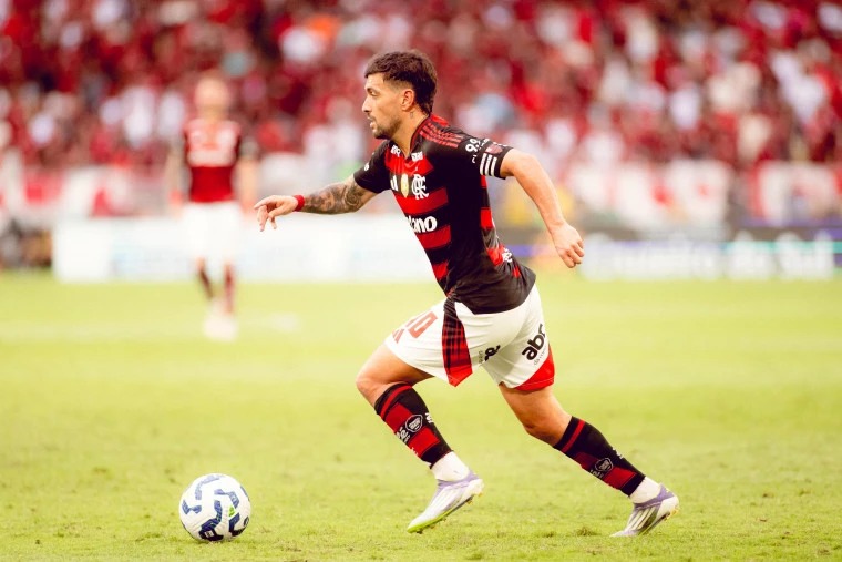 Flamengo prossegue lder com 47 pontos; Derby Paulista termina em empate no Brasileiro
