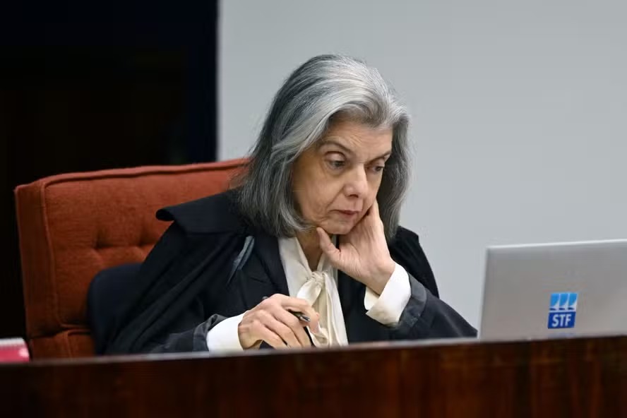 Julgamento d orgulho, por Dorrit Harazim