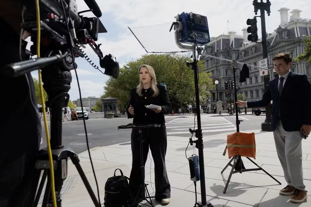 Redes de TV dos EUA suspendem cobertura conjunta da Casa Branca ap�s Trump banir acesso de jornalistas