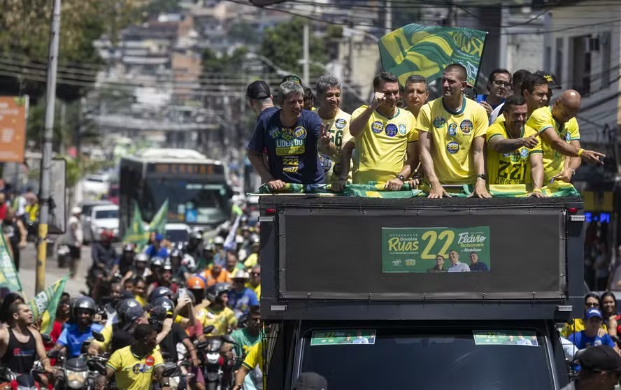 O que vem por a� caso Fl�vio ven�a