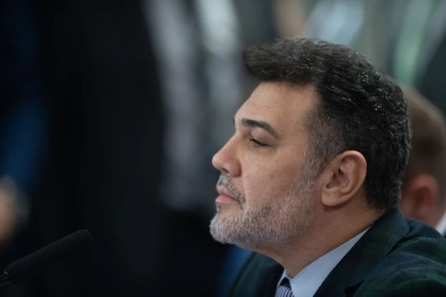 Feliciano 'lava roupa suja' com Fl�vio em reuni�o na Assembleia de Deus