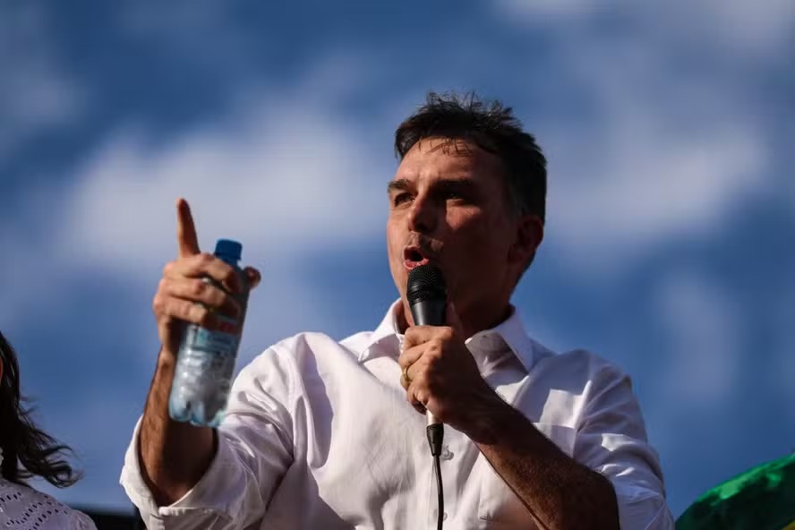 A falta de entusiasmo do Centro com a 'candidatura' de Flvio Bolsonaro a presidente