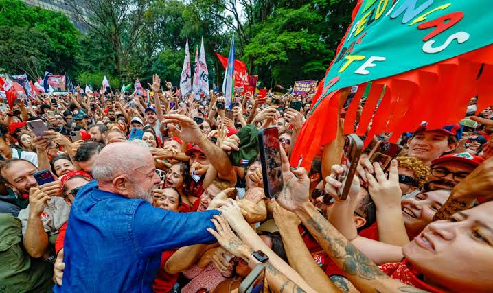 A dez dias das urnas, esfor�o deve ser sobre os 33 milh�es de ausentes no 1� turno; vira voto n�o funciona com bolsonaristas; sufr�gio vermelho Lula j� tem